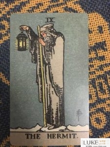 塔罗牌教程:隐士正位&隐士逆位牌面牌义解读 塔罗牌教程:隐士正位&隐士逆位牌面牌义解读